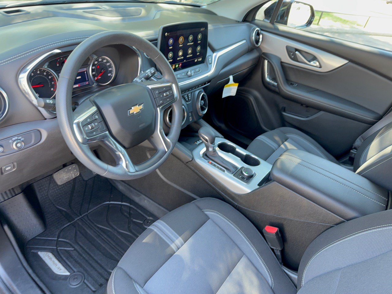 Used 2024 Chevrolet Blazer LT w/ Convenience Package FWD image 4