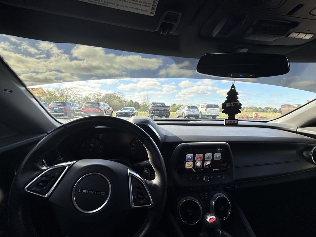 Used 2018 Chevrolet Camaro SS w/ LPO RS/SS Interior Package image 27