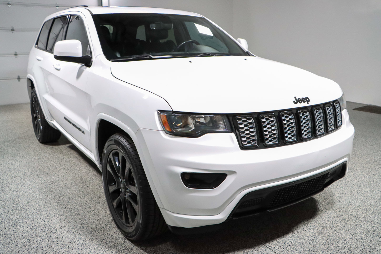 Used 2018 Jeep Grand Cherokee Altitude image 5