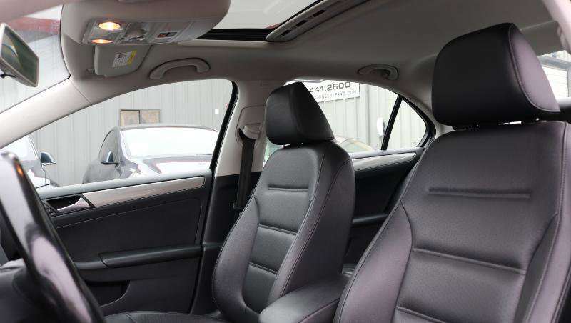 Used 2017 Volkswagen Jetta SE image 8
