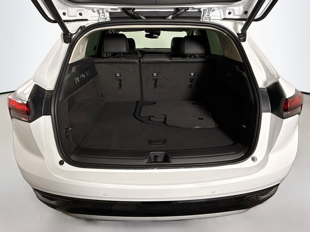 Used 2023 Buick Envision Essence w/ Sport Touring Package image 25