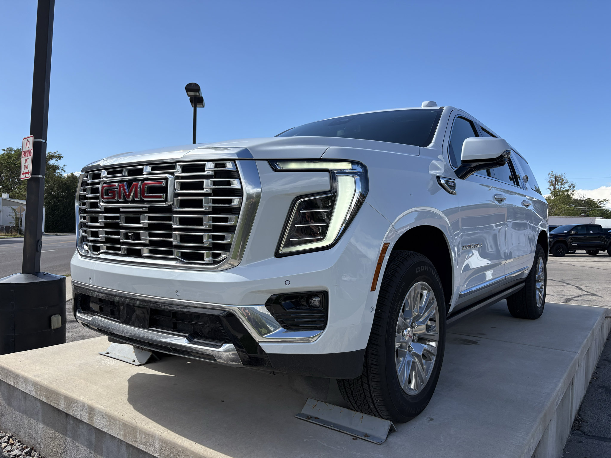 Used 2026 GMC Yukon XL Denali w/ Sun & Power Step Package AWD/4WD image 11