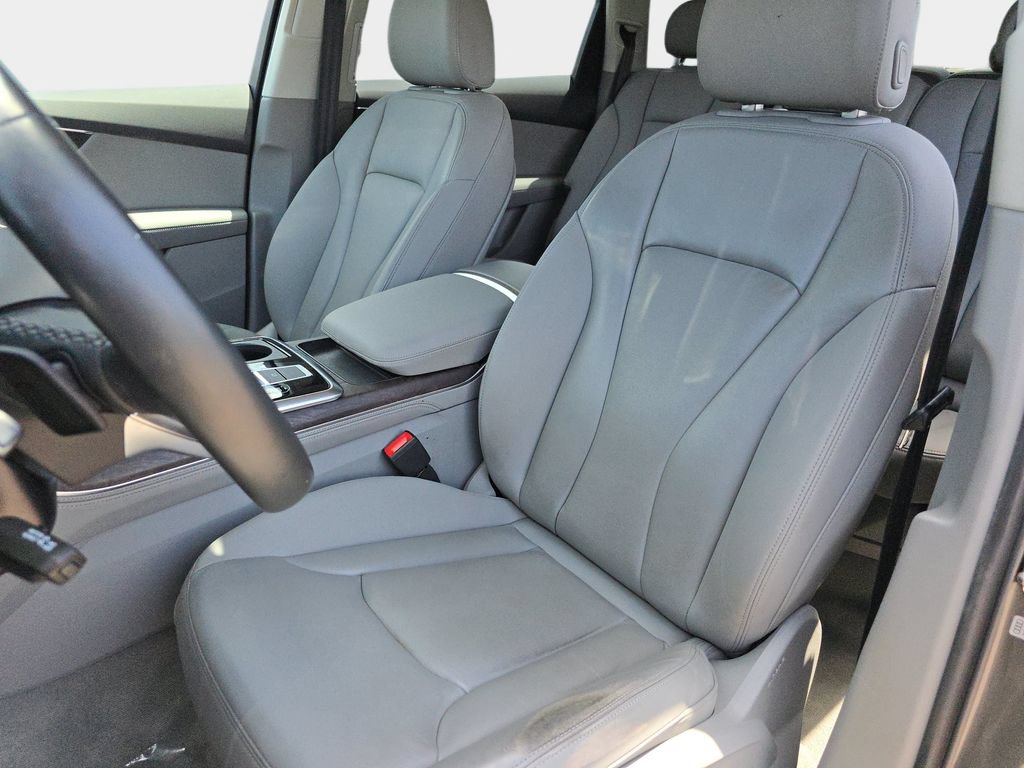Used 2023 Audi Q7 2.0T Premium Plus w/ Premium Plus Package AWD/4WD image 19