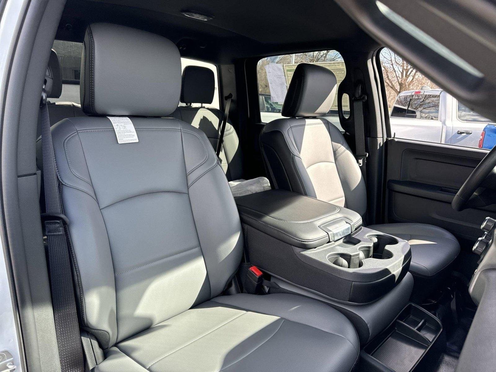 New 2023 RAM 3500 Tradesman AWD/4WD image 33