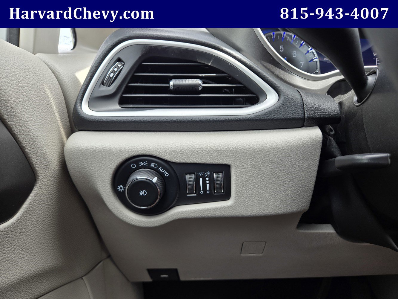 Used 2023 Chrysler Pacifica Touring-L FWD image 20