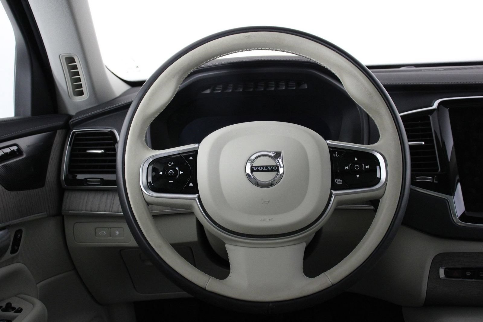 Used 2023 Volvo XC90 T8 Ultimate AWD/4WD image 8
