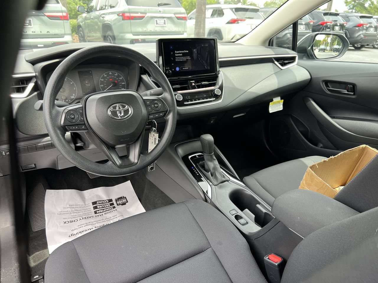 Used 2025 Toyota Corolla LE FWD image 30