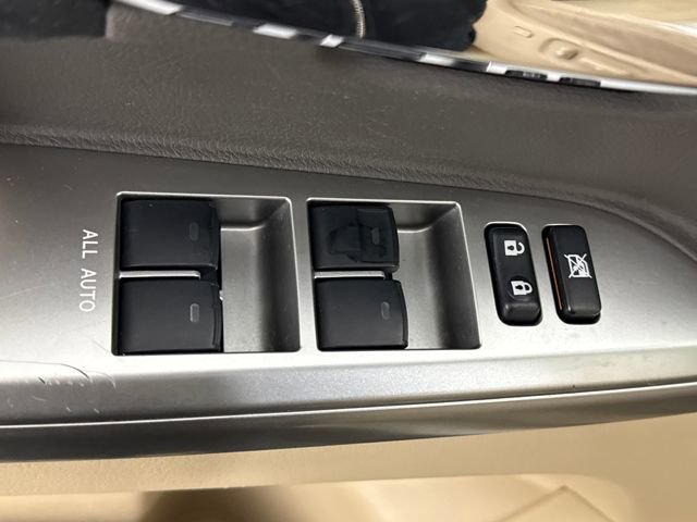 Used 2013 Toyota Land Cruiser image 30