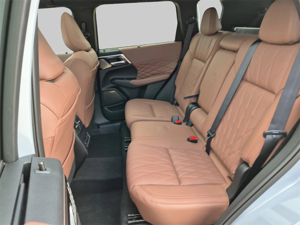 New 2025 Mitsubishi Outlander SEL image 23