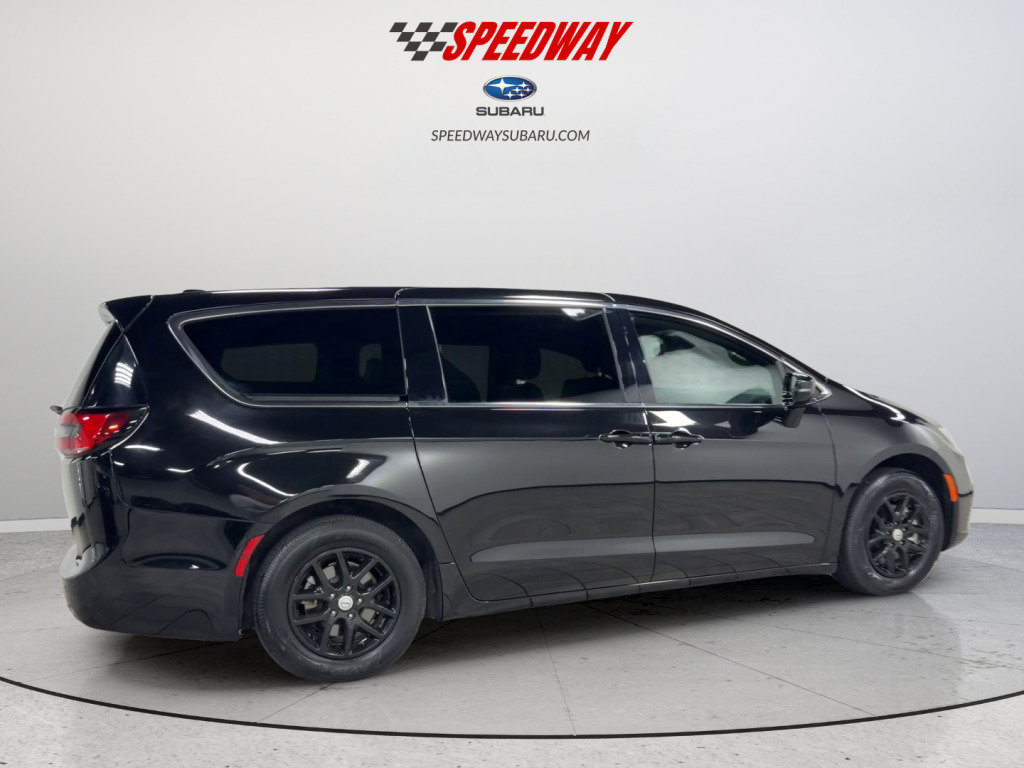 Used 2025 Chrysler Pacifica Select FWD image 5