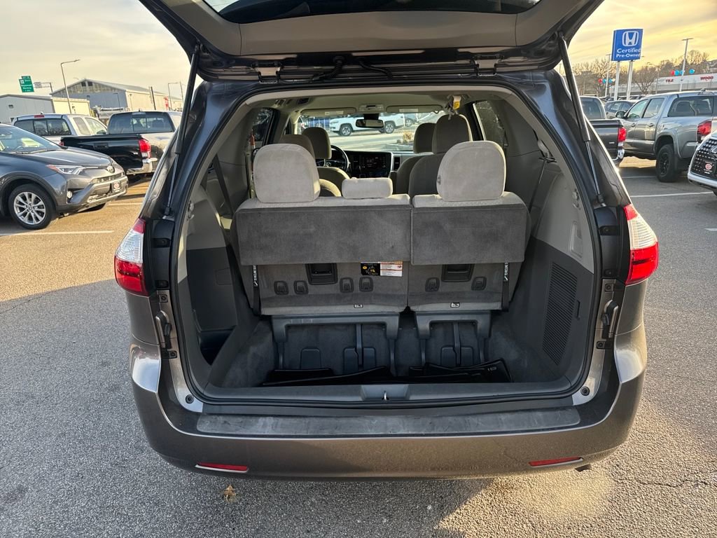 Used 2018 Toyota Sienna LE image 7