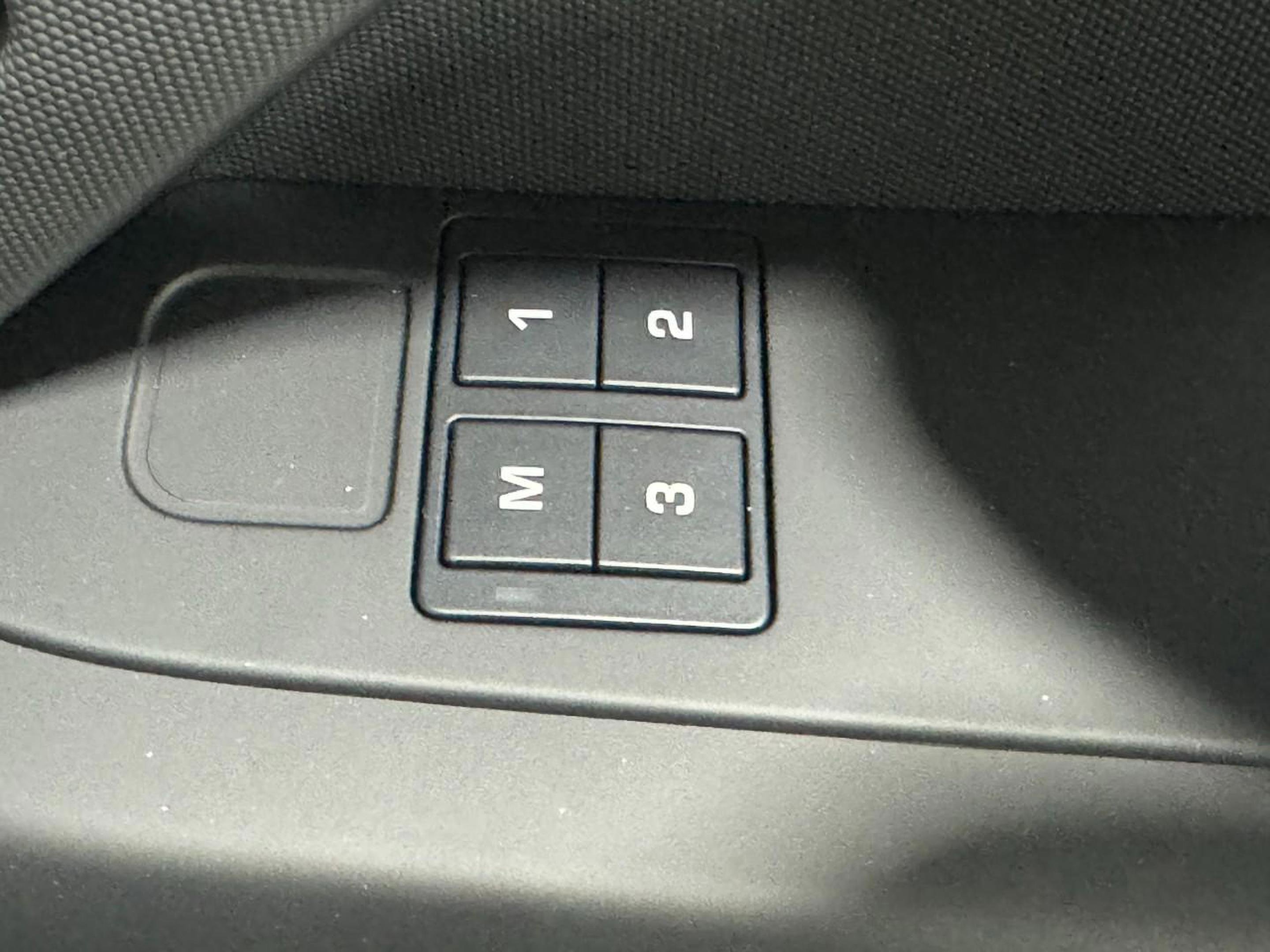 Used 2025 Land Rover Defender 110 S image 21