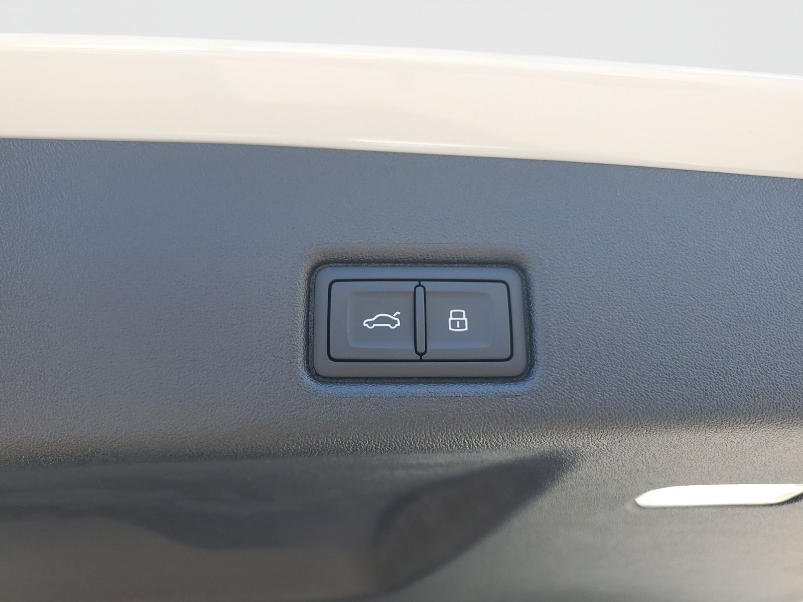 New 2026 Audi SQ5 Prestige AWD/4WD image 9