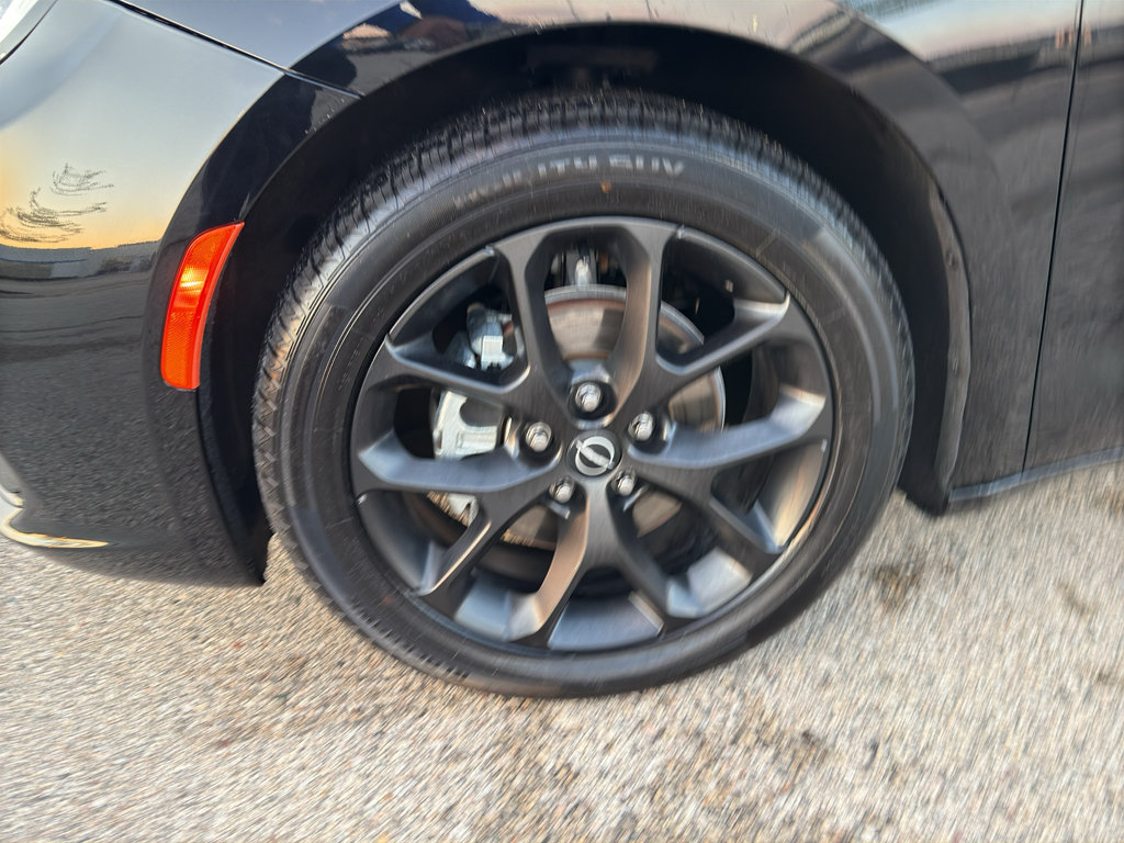 Used 2025 Chrysler Pacifica Limited FWD image 8