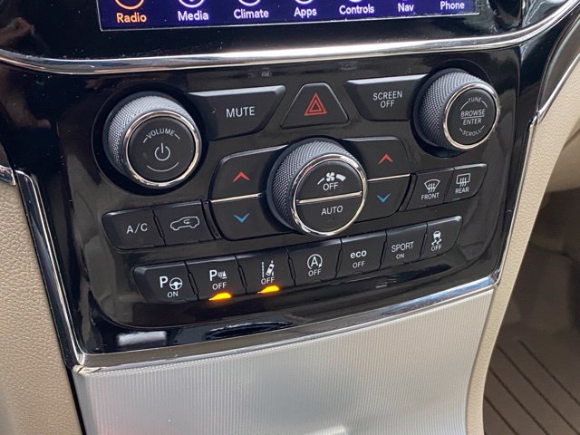 Used 2019 Jeep Grand Cherokee Overland AWD/4WD image 19