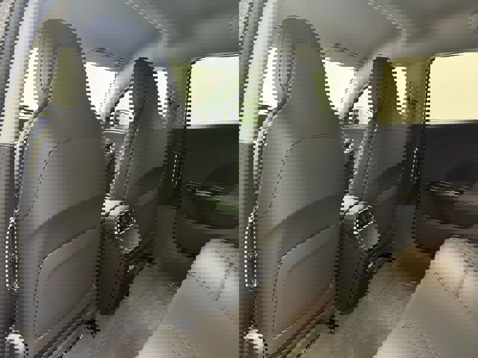 Used 2025 Lucid Air Touring image 13