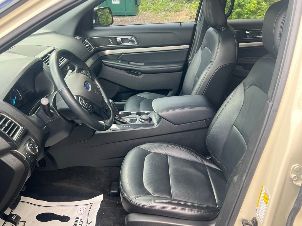 Used 2018 Ford Explorer XLT w/ Equipment Group 202A AWD/4WD image 10
