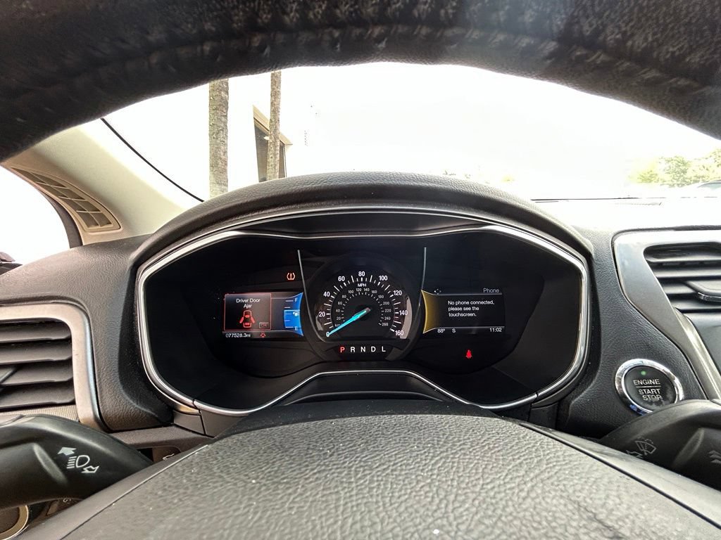 Used 2017 Ford Fusion SE w/ Equipment Group 201A FWD image 39