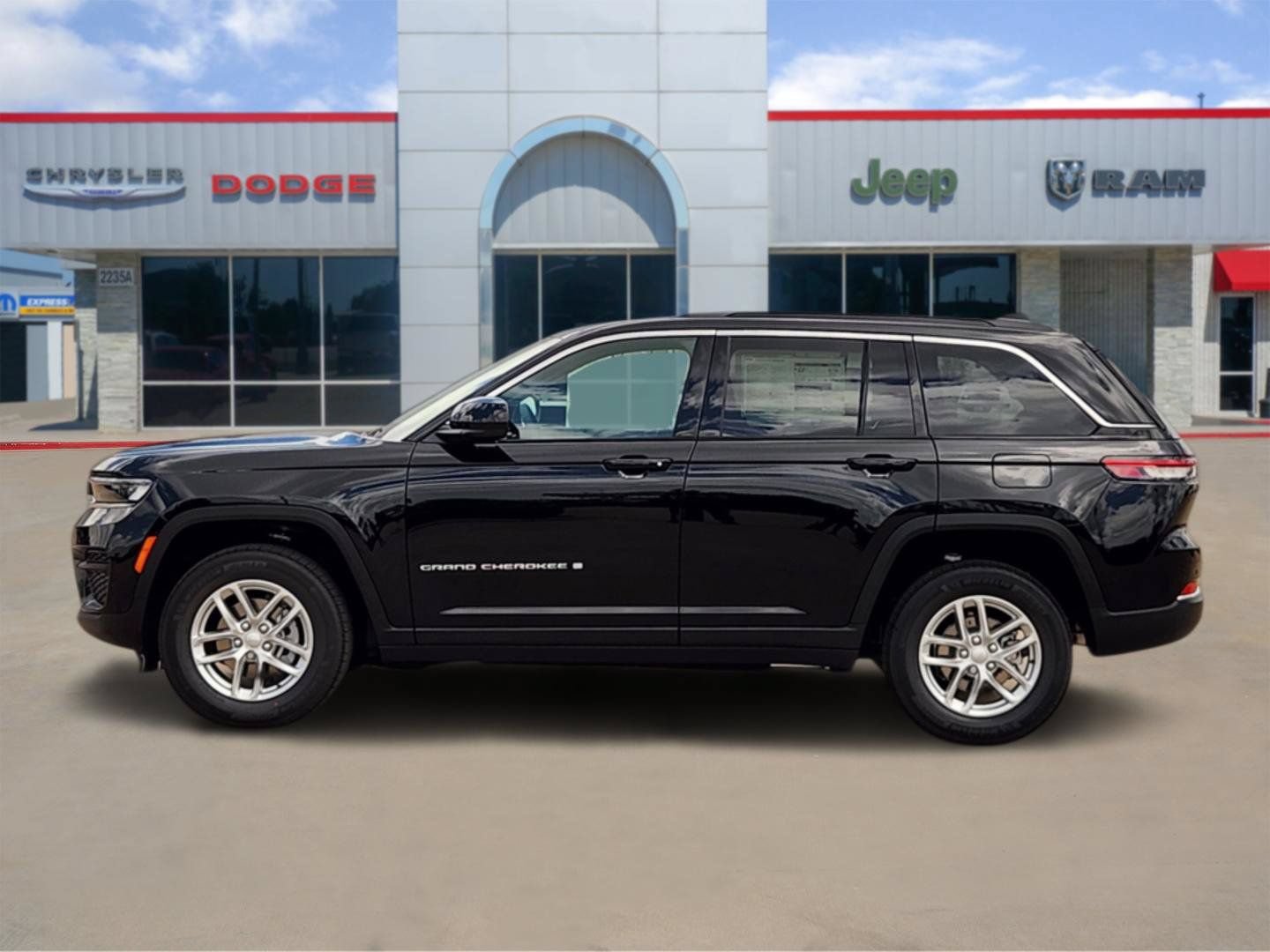 New 2026 Jeep Grand Cherokee Laredo X AWD/4WD image 3