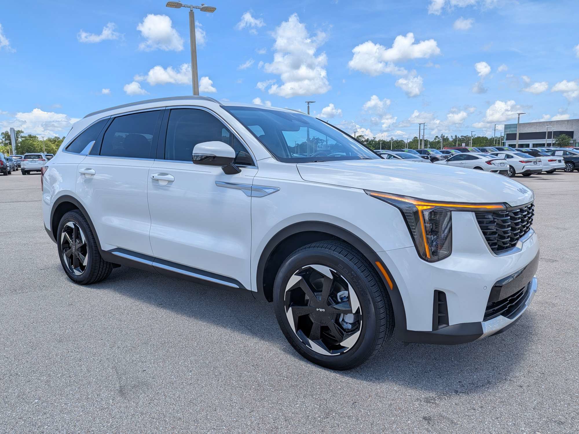 Certified 2025 Kia Sorento EX AWD/4WD image 2