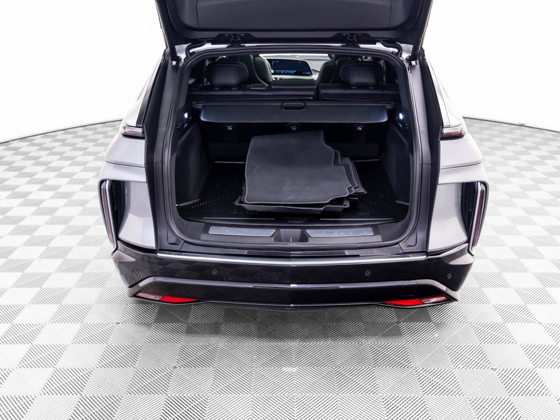 Certified 2025 Cadillac Lyriq Luxury w/ LPO, Floor Liner Package AWD/4WD image 38