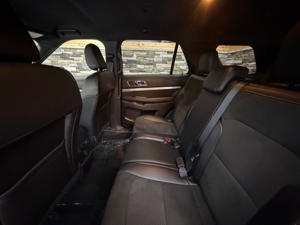Used 2018 Ford Explorer XLT w/ Equipment Group 202A image 27