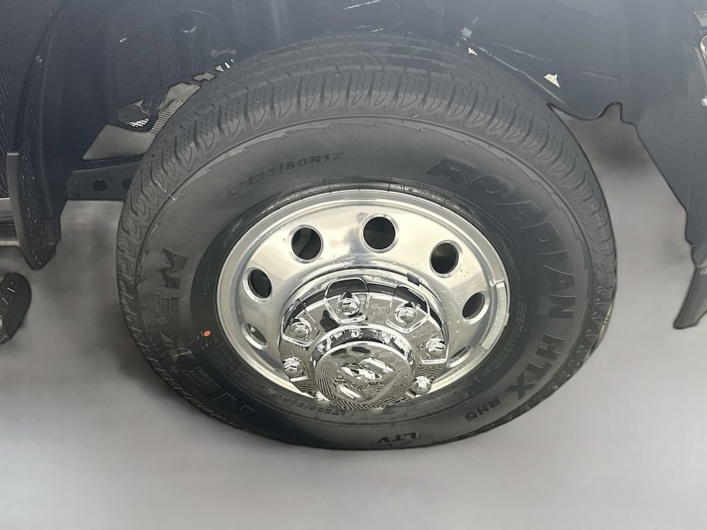 New 2025 RAM 3500 Laramie AWD/4WD image 17