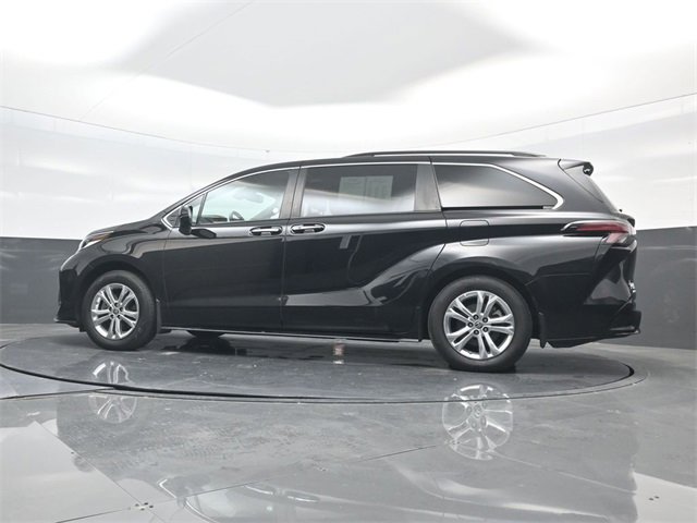 Used 2022 Toyota Sienna XSE image 55