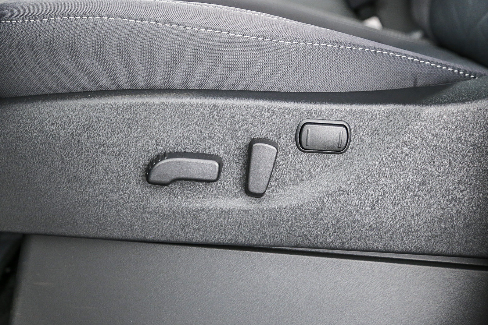 Used 2025 Nissan Frontier SV RWD image 23
