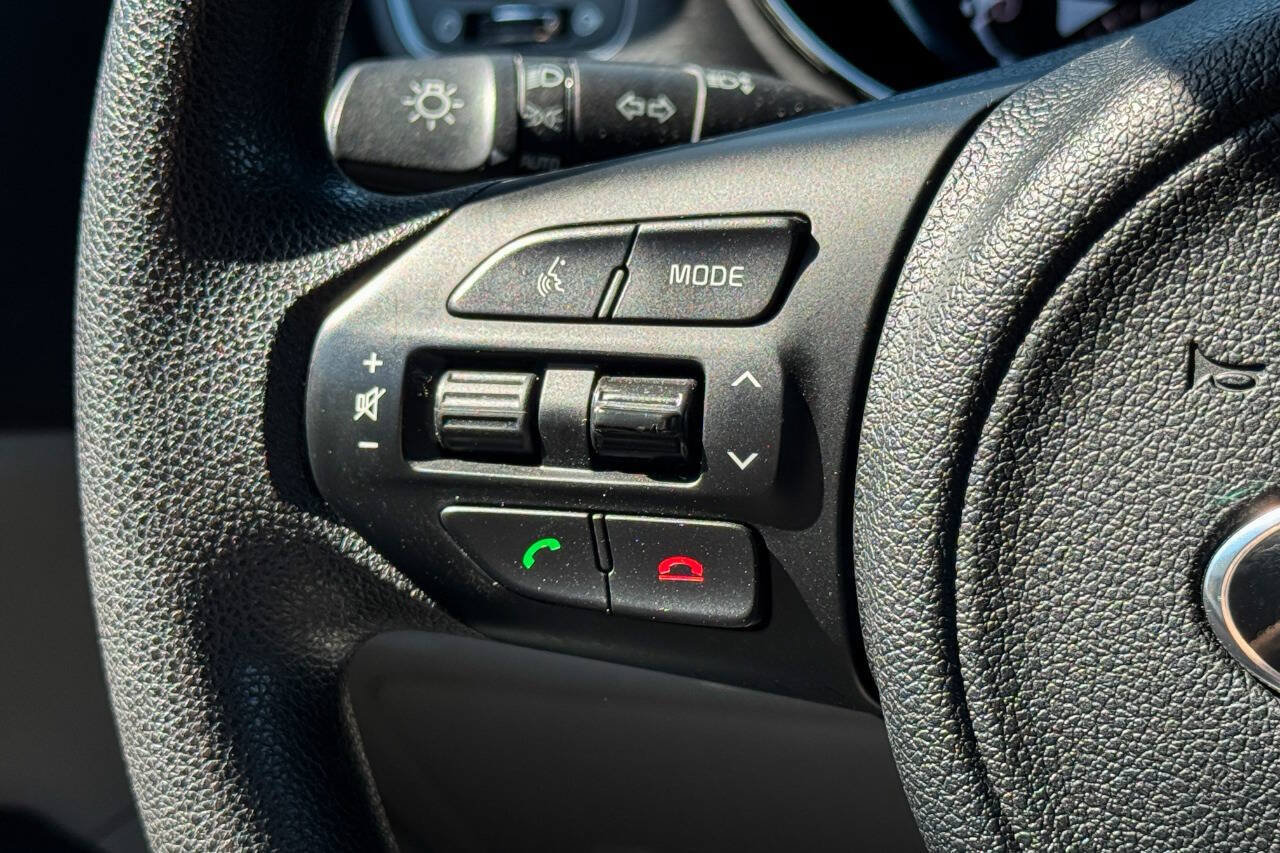 Used 2018 Kia Sedona L FWD image 22