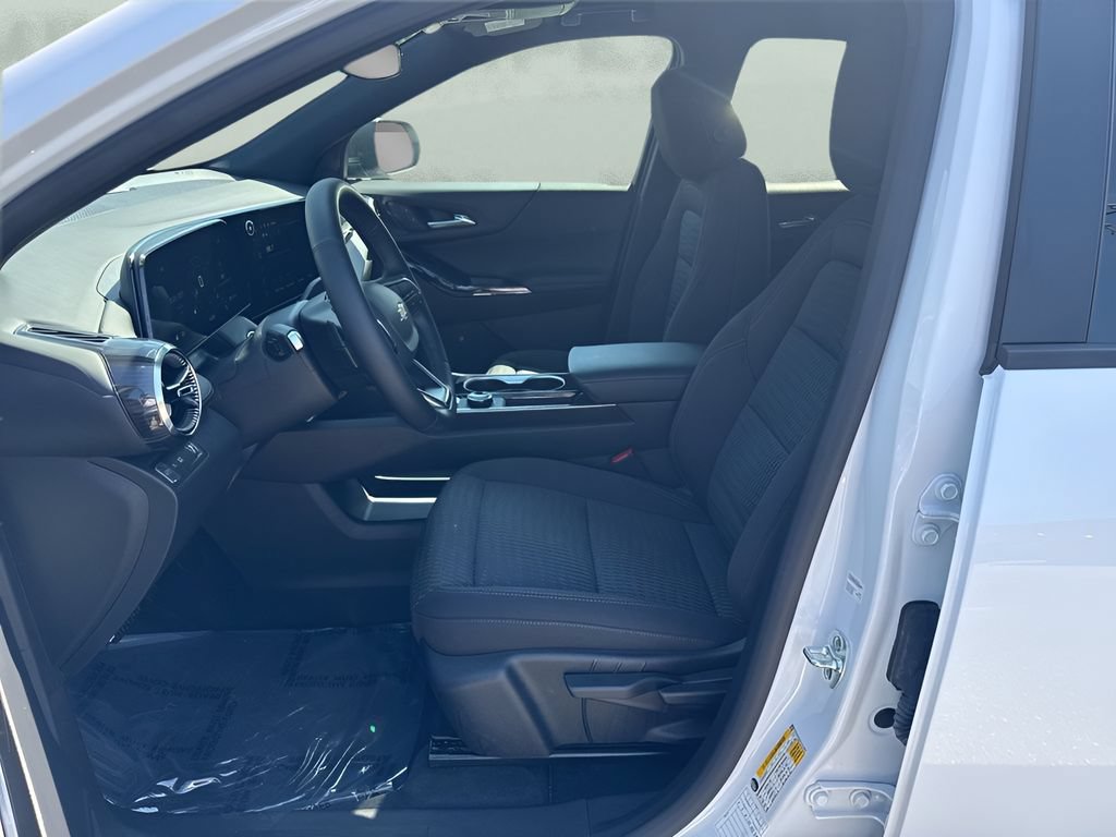 Used 2026 Chevrolet Equinox LT FWD image 9