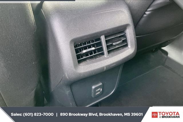 Used 2024 GMC Terrain SLE image 23