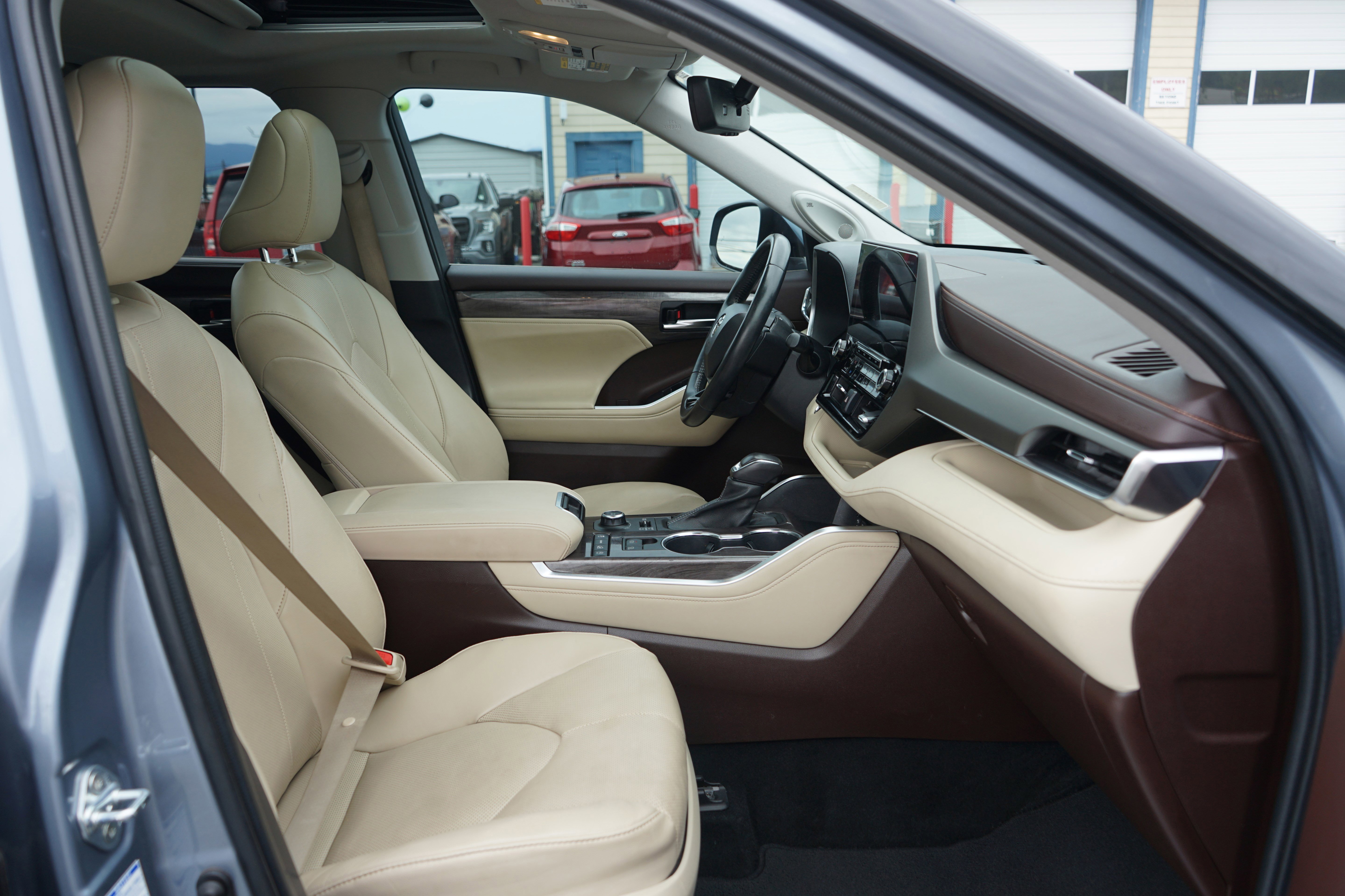 Used 2022 Toyota Highlander Limited image 33