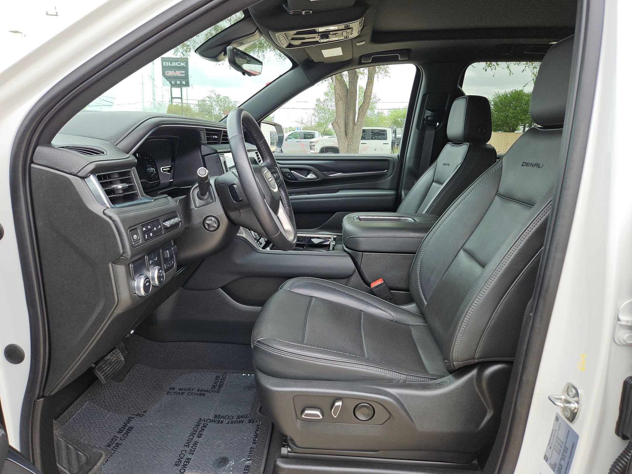 Certified 2022 GMC Yukon XL Denali w/ Denali Premium Package image 9