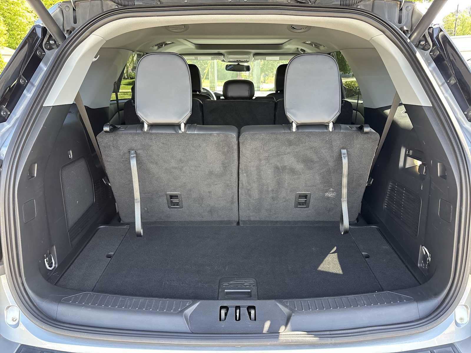 Used 2023 Ford Explorer XLT w/ Equipment Group 202A AWD/4WD image 27