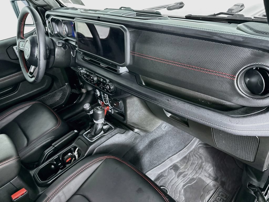 Used 2025 Jeep Wrangler Unlimited Rubicon AWD/4WD image 31
