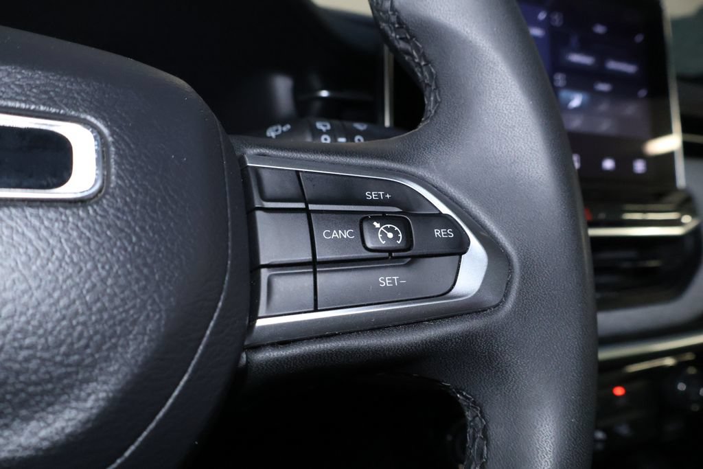 Used 2024 Jeep Compass Latitude AWD/4WD image 22