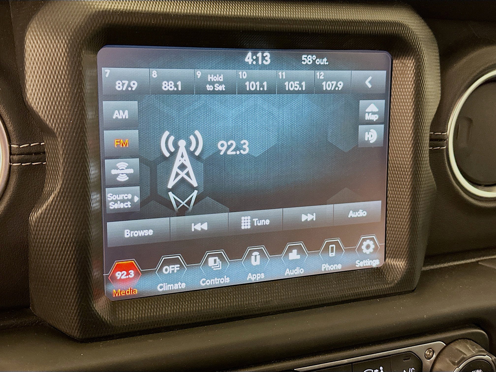 Used 2023 Jeep Wrangler Sahara image 21