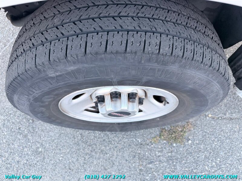 Used 2016 GMC Savana 3500 w/ Chrome Appearance Package RWD image 17