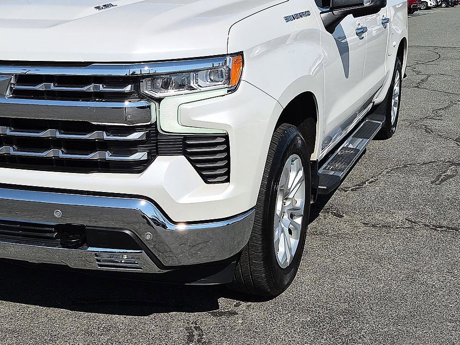 Used 2022 Chevrolet Silverado 1500 LTZ w/ LTZ Premium Package AWD/4WD image 9