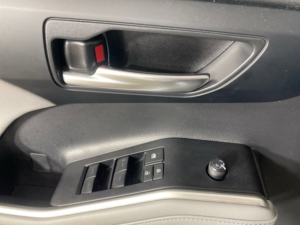 Used 2023 Toyota Highlander XLE image 29