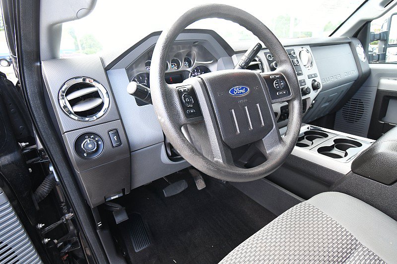 Used 2015 Ford F250 XLT w/ XLT Premium Package AWD/4WD image 12