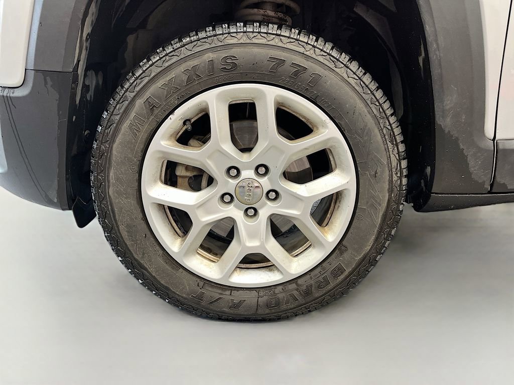 Used 2018 Jeep Renegade Latitude w/ Cold Weather Group image 28