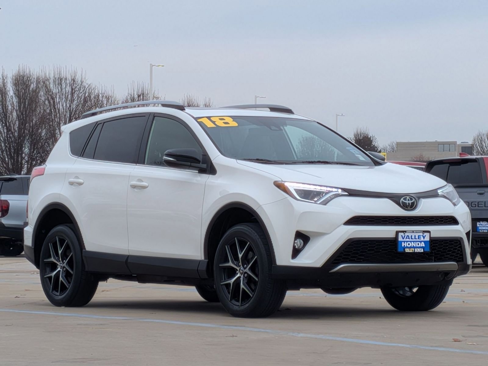 Used 2018 Toyota RAV4 SE w/ Power Extra Value Package image 4