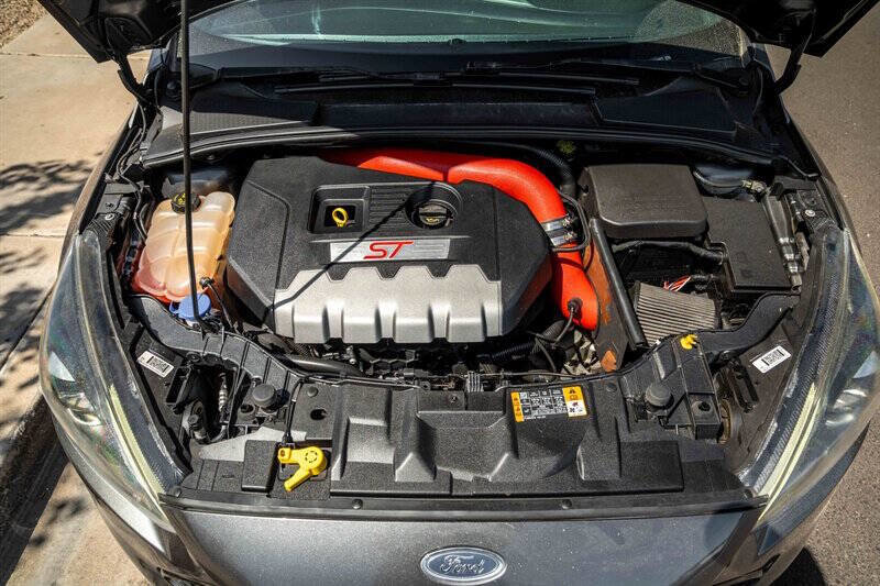 Used 2016 Ford Focus ST w/ Equipment Group 402A image 9