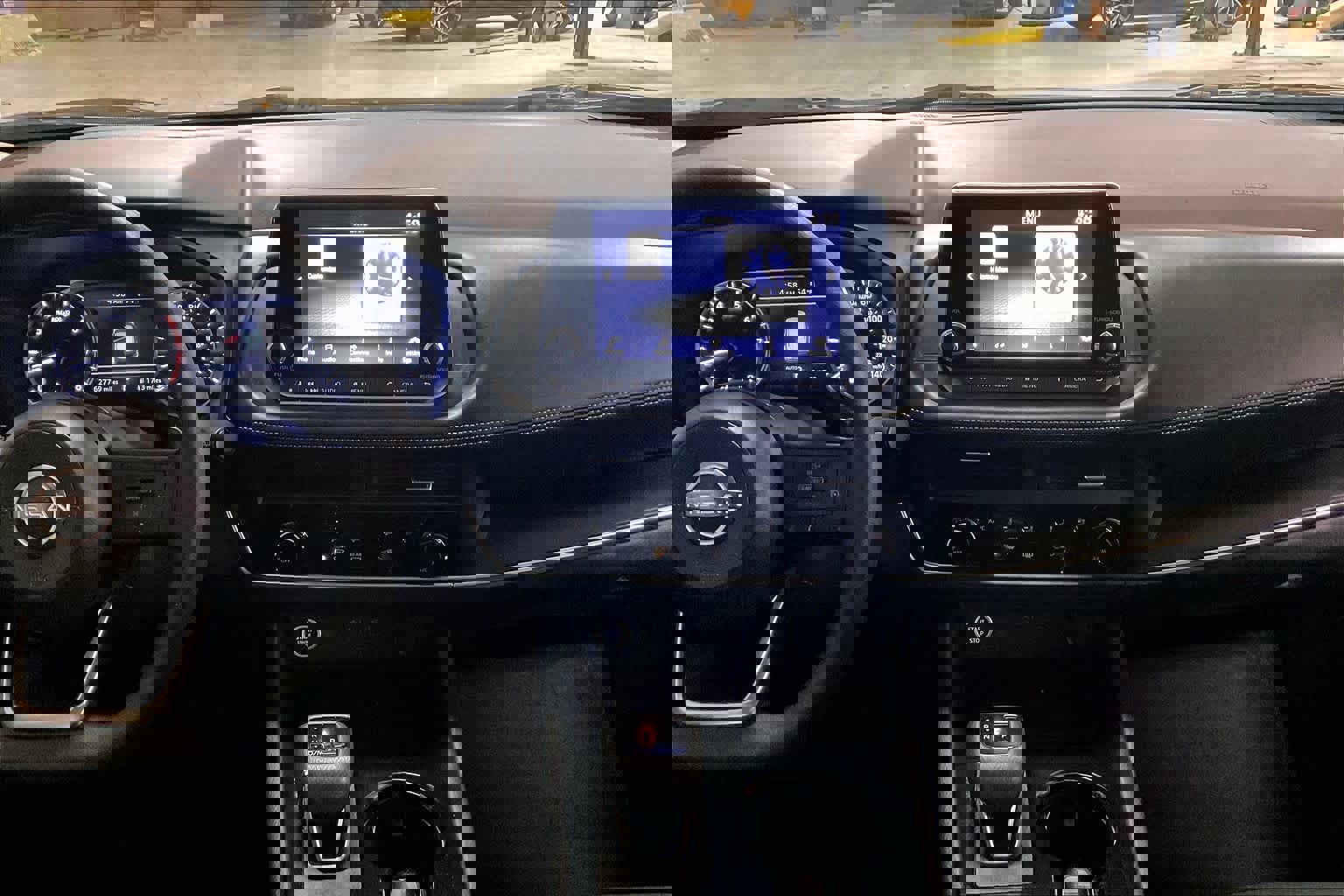 Used 2023 Nissan Rogue S image 7