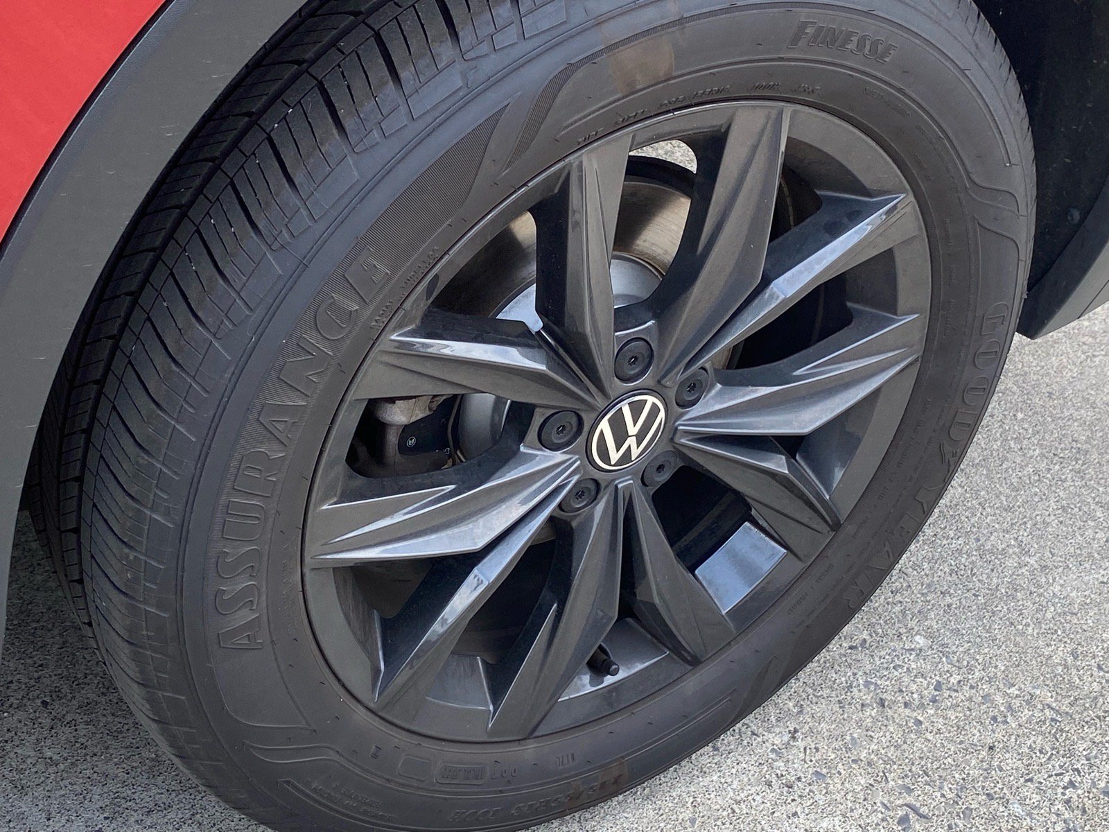 Certified 2024 Volkswagen Tiguan SE AWD/4WD image 20