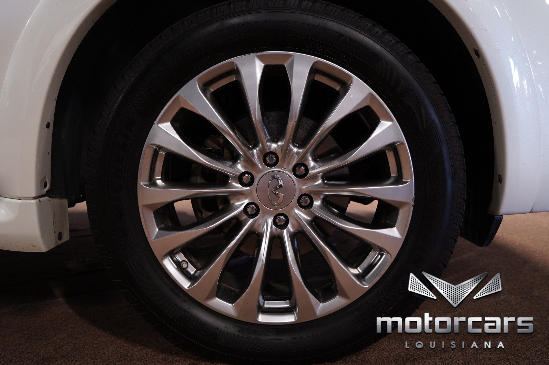 Used 2017 INFINITI QX80 2WD w/ Deluxe Technology Package image 19