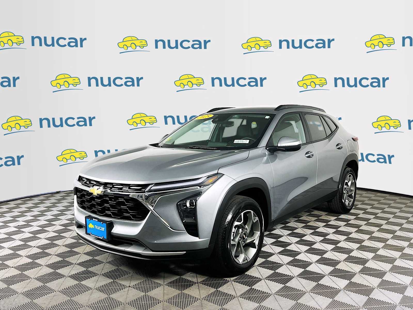 Used 2025 Chevrolet Trax LT w/ LT Convenience Package image 3