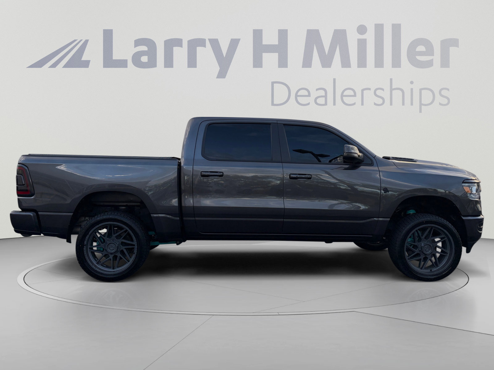 Used 2023 RAM 1500 Laramie AWD/4WD image 6